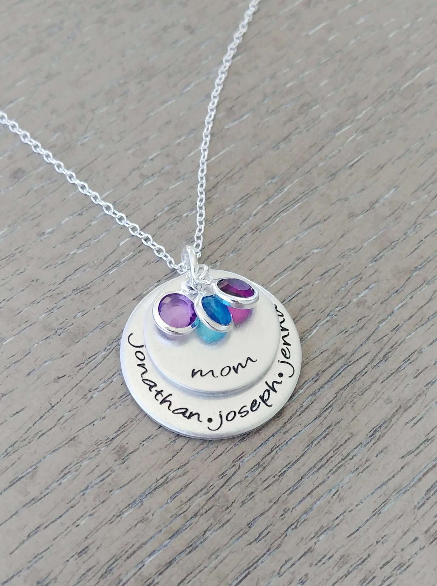 Personalized mom necklace with birthstones and hand-stamped names, perfect gift for mothers.