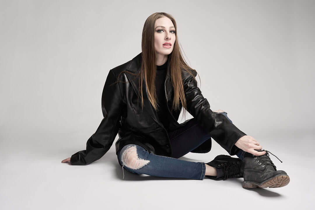Model wearing Annalise women&