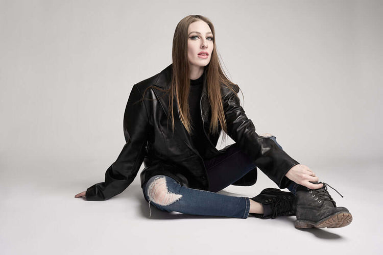 Model wearing Annalise women&