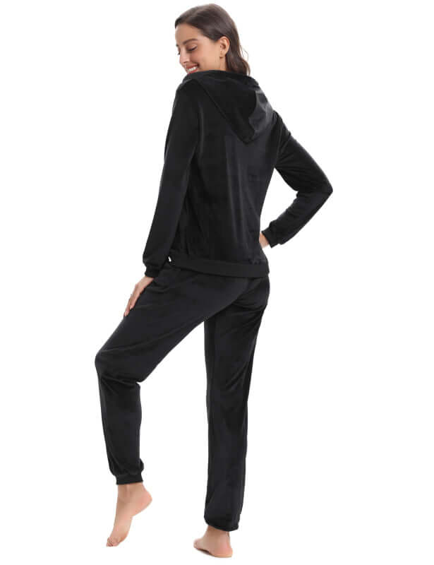 Back view of a woman wearing a black cozy knit two-piece set, ideal for leisure in autumn-winter.