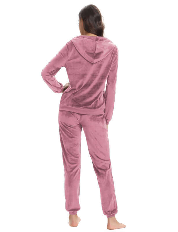 Back view of a woman wearing a cozy pink knit two-piece set, ideal for leisure in autumn-winter.