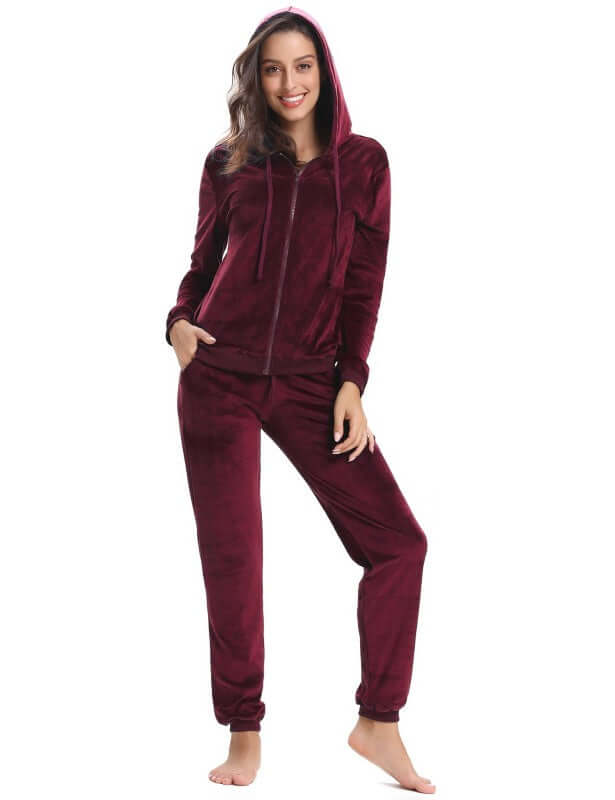 Women's cozy knit two-piece set in burgundy with hood, perfect for leisure in autumn and winter.