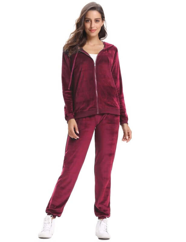 Women's cozy knit two-piece set in burgundy, perfect for autumn-winter leisure wear.