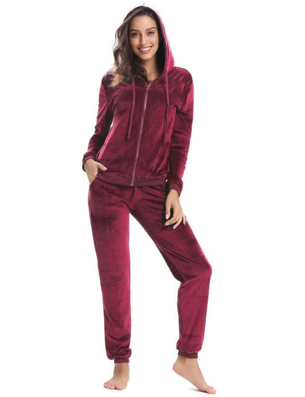 Women's cozy knit two-piece set in burgundy, perfect for autumn-winter leisure and casual outings.