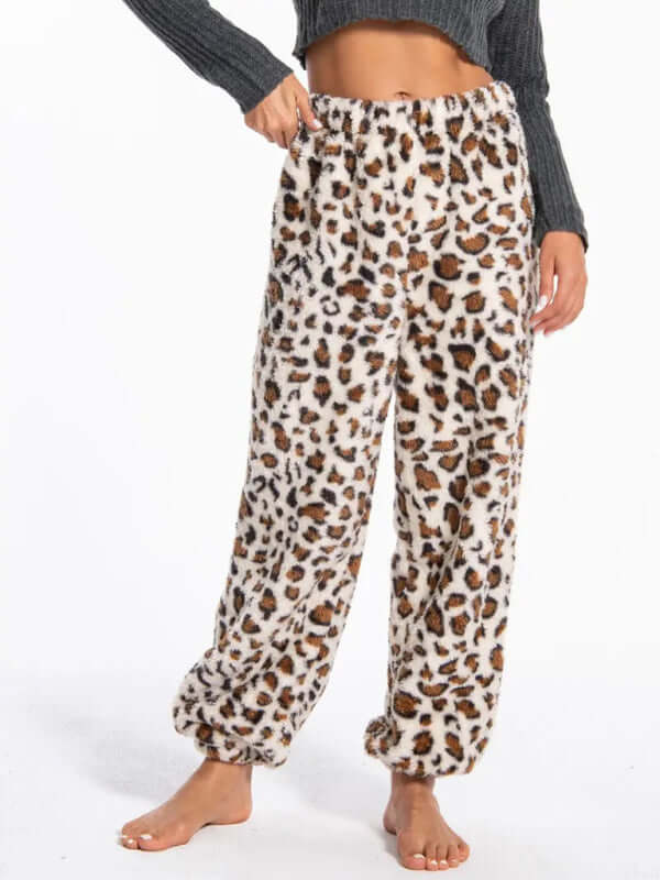 Stylish leopard print coral fleece pajamas for autumn-winter, made of soft polyester with slight elasticity.