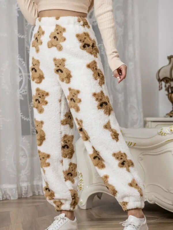 Cozy white fleece pajamas featuring a cute teddy bear pattern, perfect for autumn and winter lounging.