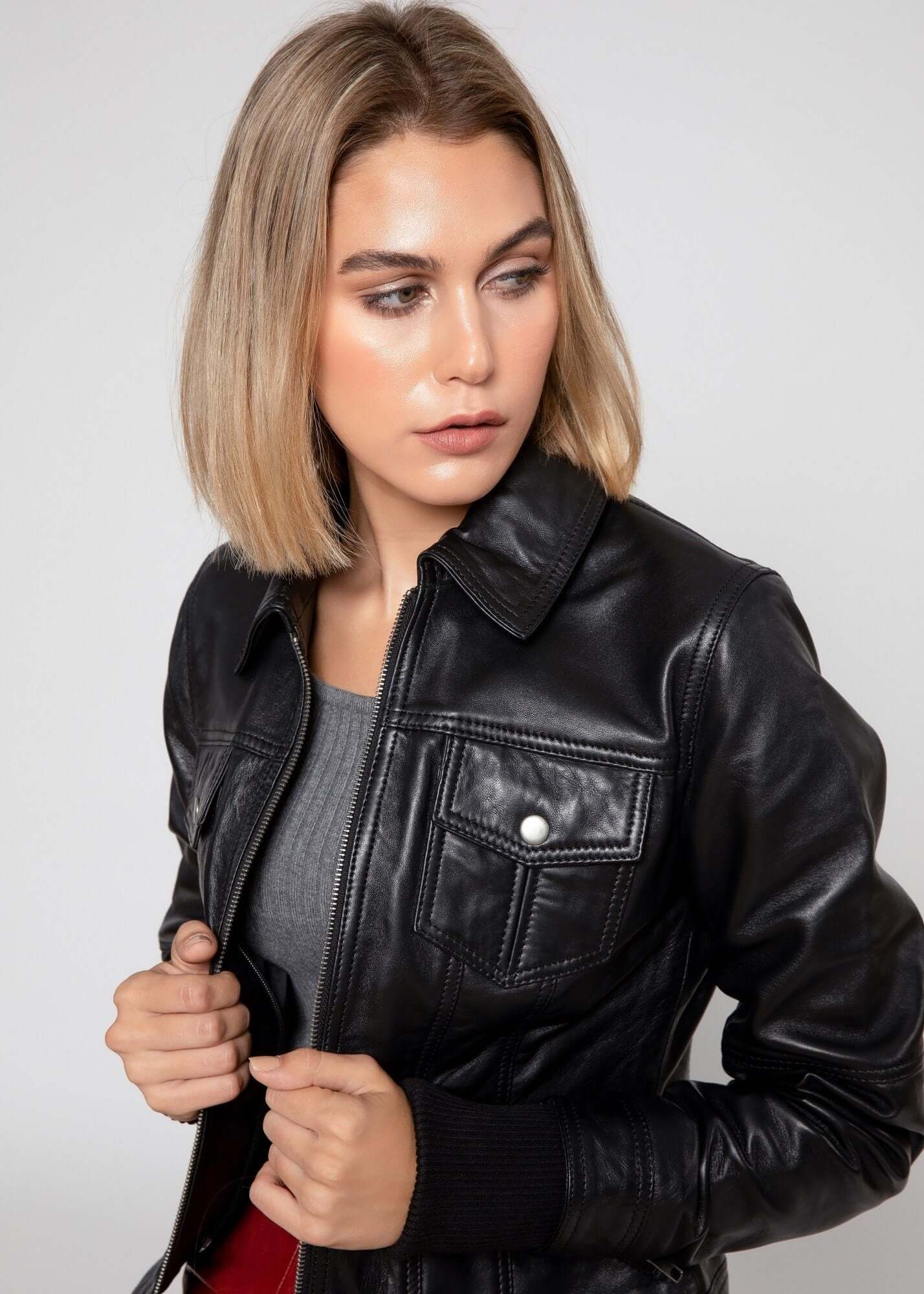Model wearing Annalise women&